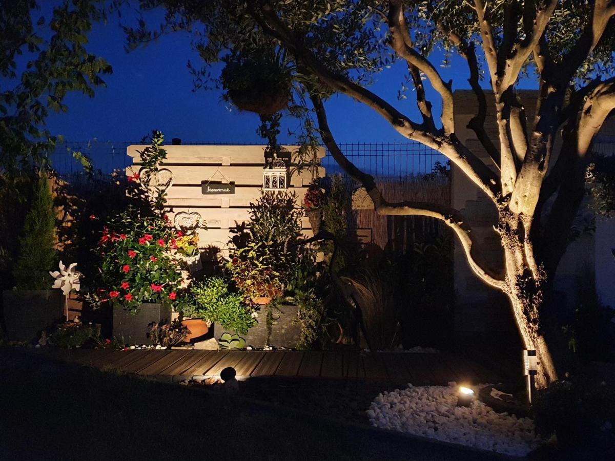 Le Petit Coin De Provence Bed and Breakfast Beaucaire  Εξωτερικό φωτογραφία