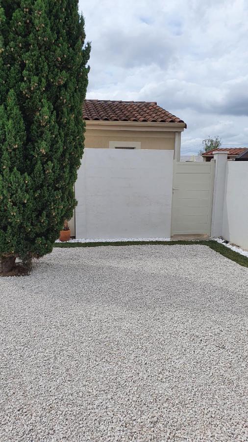 Le Petit Coin De Provence Bed and Breakfast Beaucaire  Εξωτερικό φωτογραφία